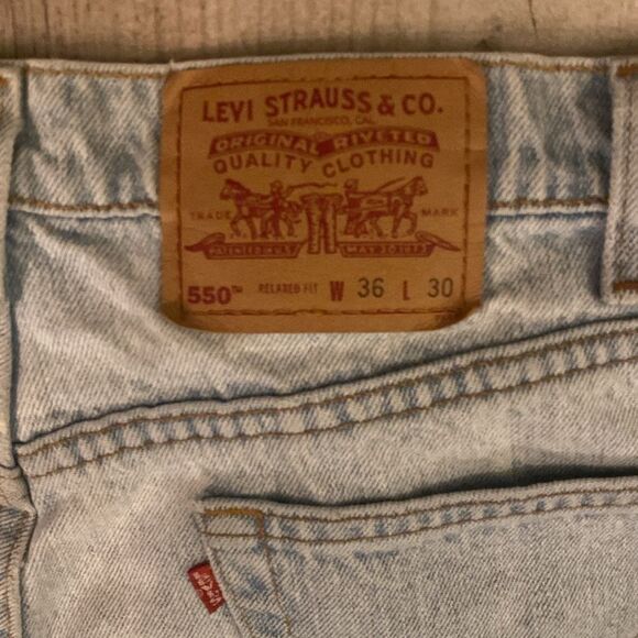 Mens Levi’s Vintage 550 Relaxed Fit Light Washed Jeans Size 36 x 30 - Picture 6 of 6